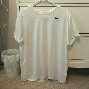 white Nike T shirt